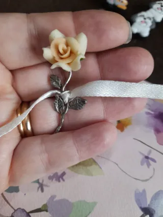 Rosa in argento e ceramica