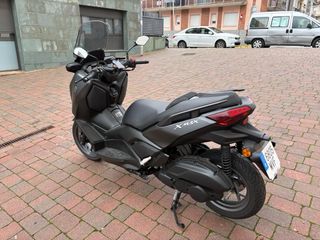 Yamaha XMAX 125 2024 SOLO 2.200km