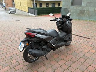 Yamaha XMAX 125 2024 SOLO 2.200km