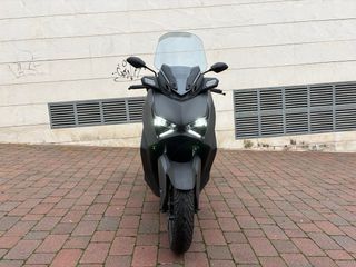 Yamaha XMAX 125 2024 SOLO 2.200km