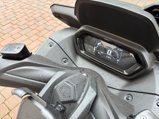 Yamaha XMAX 125 2024 SOLO 2.200km