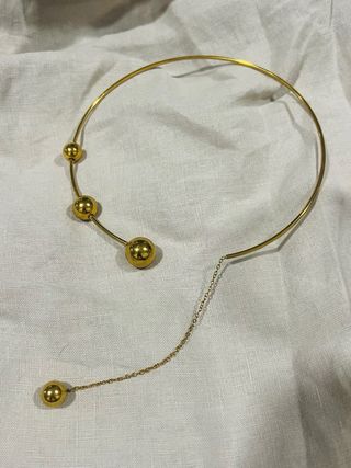 Collar vintage dorado con esferas