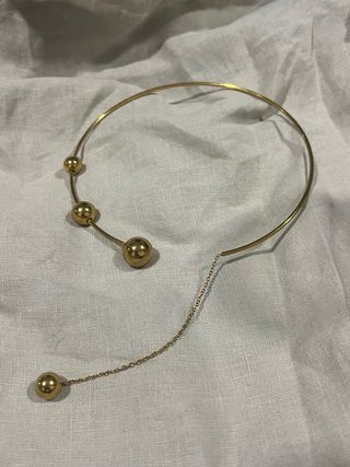 Collar vintage dorado con esferas