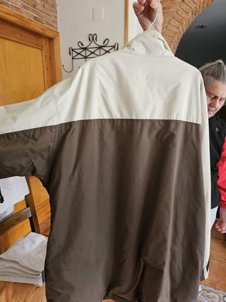 Chaqueta de nieve marrón y beige
