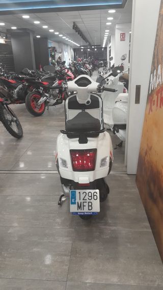 Vespa 125 GTS Super Sport