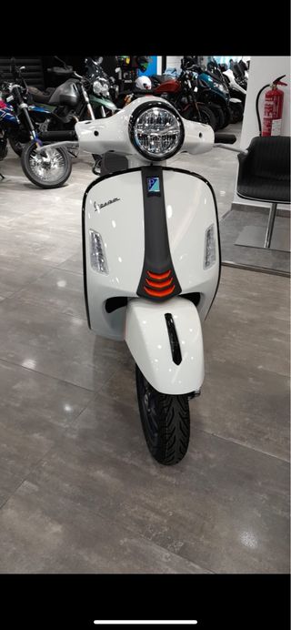 Vespa 125 GTS Super Sport
