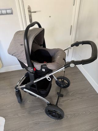 Carro de bebé gris con capazo,silla para el coche