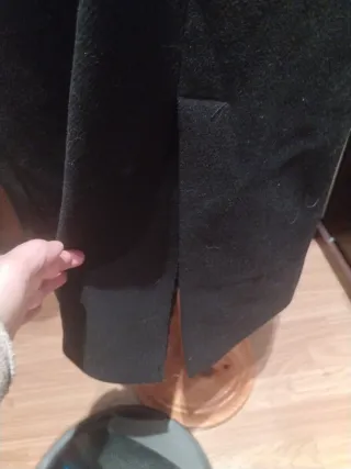 Abrigo largo negro botones dorados