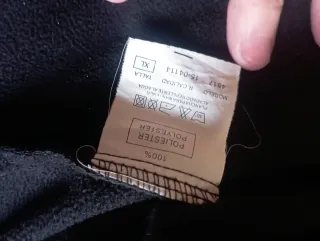 Chaqueta gris y negra