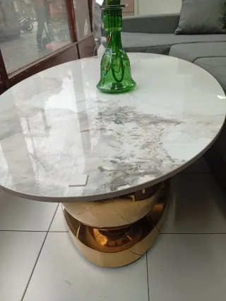 Mesa ovalada mármol y metal