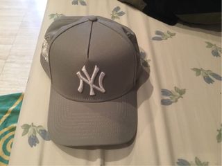 Gorra New Era Gris