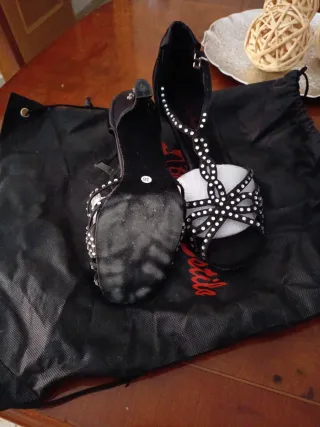 Zapatos de baile negros y plateados