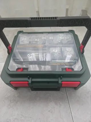 Taladro a batería Bosch con maletín