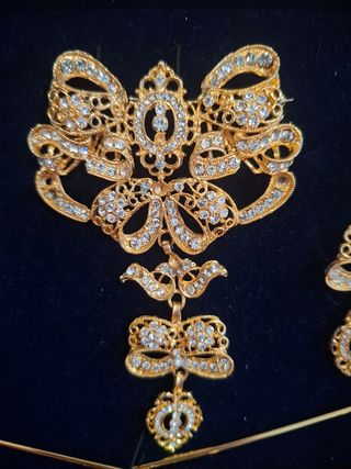 Aderezo fallero dorado con pedrería