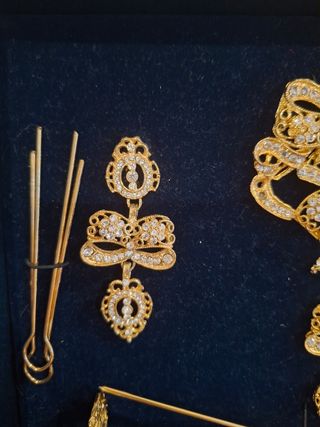 Aderezo fallero dorado con pedrería