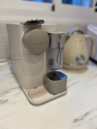 Cafetera Nespresso Lattissima DeLonghi