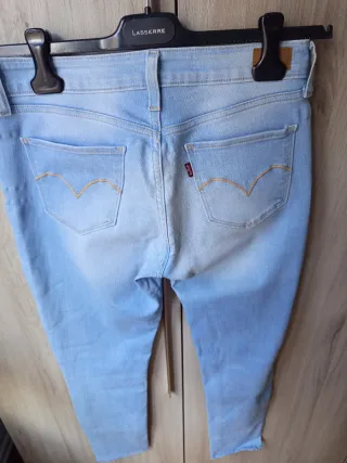 Pantalón Levi's Azul.Largo 90cm