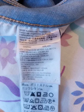Pantalón Levi's Azul.Largo 90cm