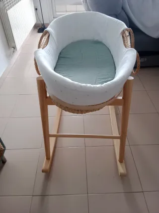 Moisés Cuna Mecedora Mimbre