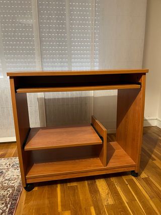 Mueble ordenador madera con ruedas