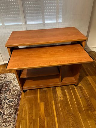 Mueble ordenador madera con ruedas