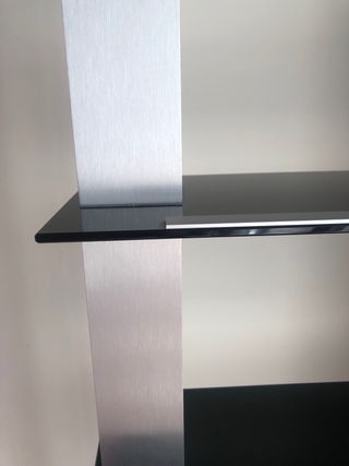 Estantería moderna aluminio y cristal negro