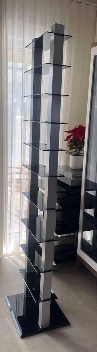 Estantería moderna aluminio y cristal negro