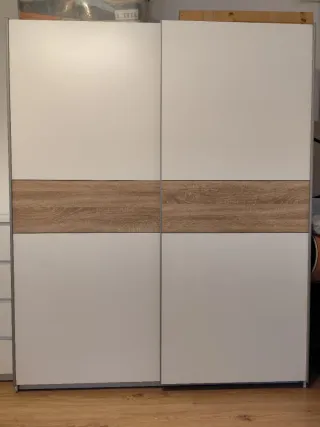 Armario corredero blanco y madera