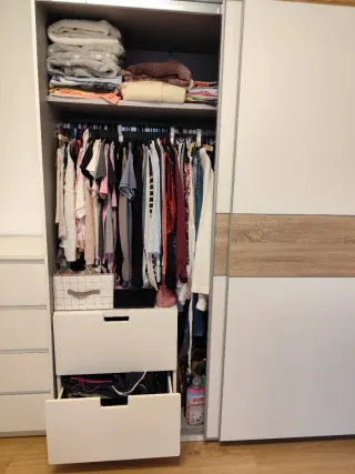 Armario corredero blanco y madera