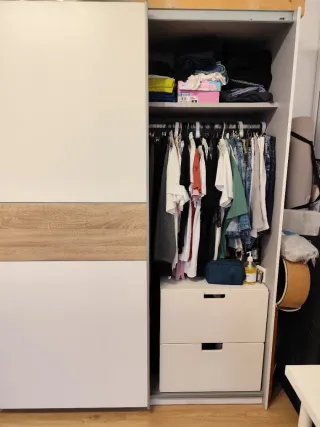 Armario corredero blanco y madera