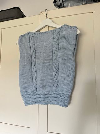 Tip tejido a mano azul