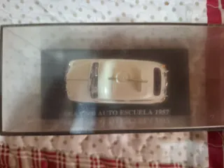 Maqueta Seat 600 Auto Escuela 1957