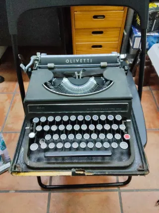 Máquina de escribir Olivetti Studio 42