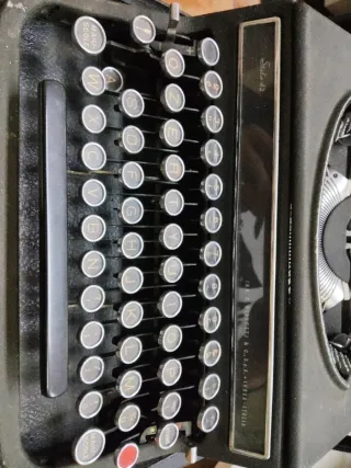 Máquina de escribir Olivetti Studio 42