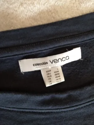 Sudadera azul con estampado paisley