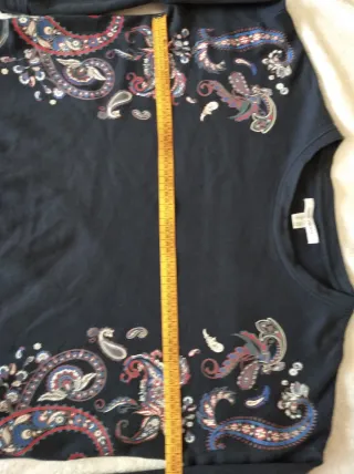 Sudadera azul con estampado paisley