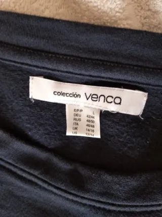 Sudadera azul con estampado paisley