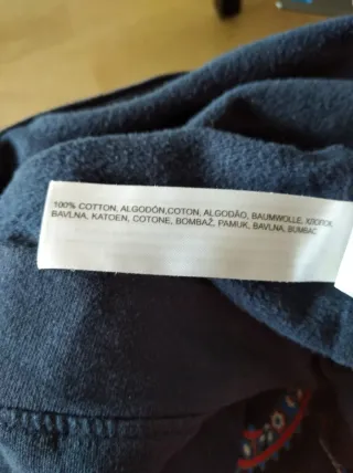 Sudadera azul con estampado paisley