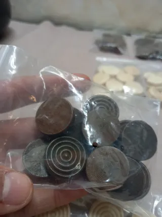 Pedine per dama e pedine per scacchi