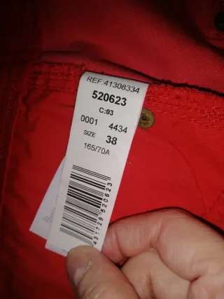 Falda roja y blusón floral