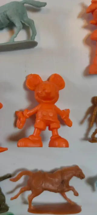 Lote Figuras Disney Dunkin Vintage y otras.