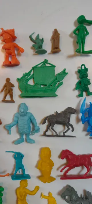 Lote Figuras Disney Dunkin Vintage y otras.