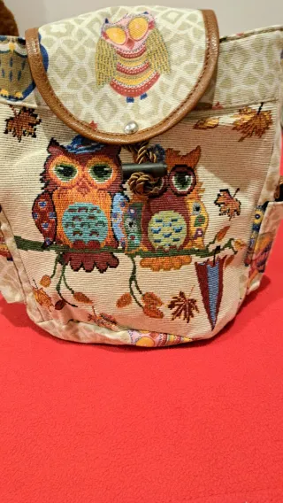 Mochila sin estrenar con búhos