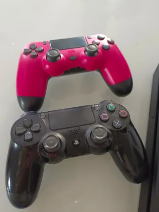 PS4 Slim 1TB + 2 Giochi + 2 Controller