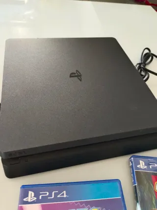 PS4 Slim 1TB + 2 Giochi + 2 Controller