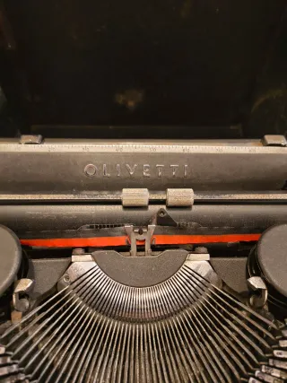 Máquina de escribir Hispano Olivetti