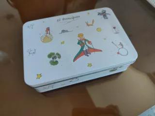 Caja de lata con 50 recetas de El Príncipito.