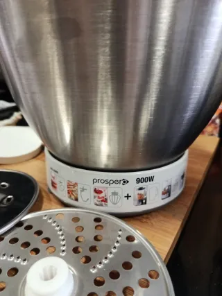 Robot amasador Kenwood con accesorios