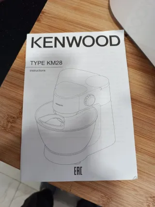 Robot amasador Kenwood con accesorios