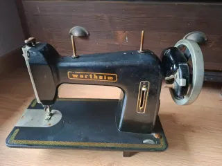 Máquina de coser Wertheim antigua
